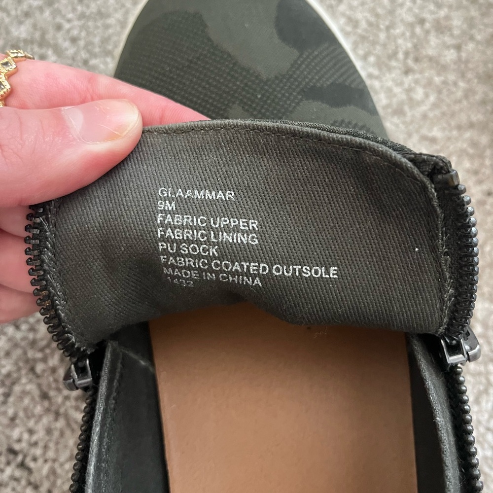 Steve Madden Women’s Slip-On Sneakers Size 9 Green Camo Casual Shoes - Picture 3 of 5